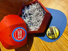 Load image into Gallery viewer, Cap Favor Box